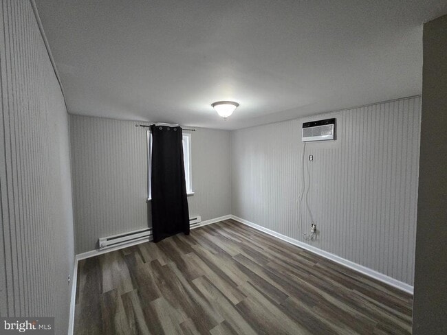 Building Photo - 121 W Jersey Ave