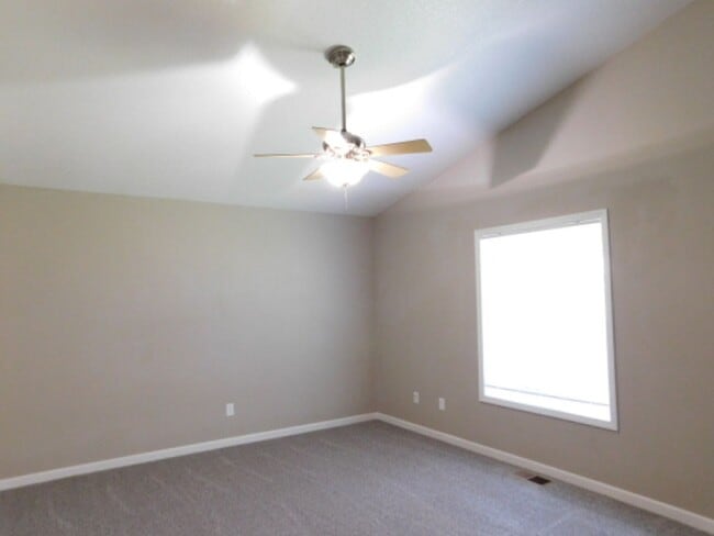 Building Photo - 3Bd/2Ba Single Story House - Available Soon!