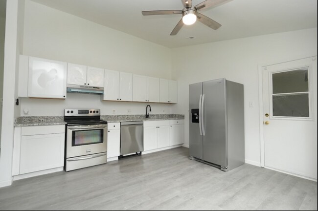 Building Photo - A beautiful house available in Williford