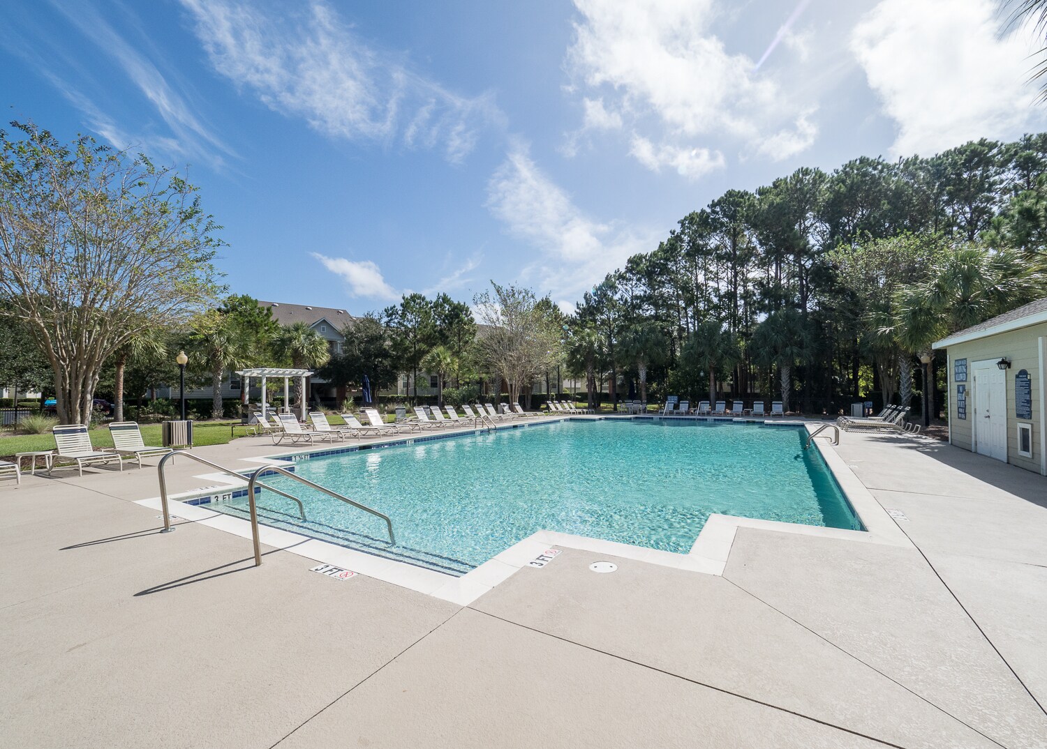 gorgeous swimming pool jsut across the parking lot - 1600 Long Grove Dr