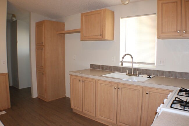 Building Photo - Spacious 3-Bed, 2-Bath Mobile Home in California City – Convenient & Cozy!