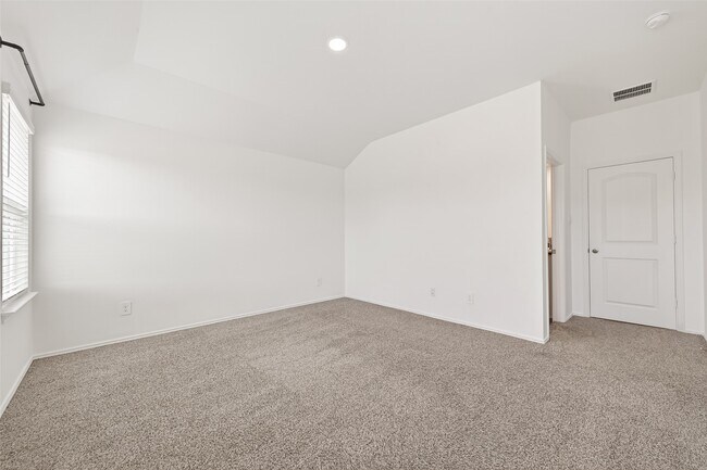 Building Photo - 40603 Pine Spruce Ln