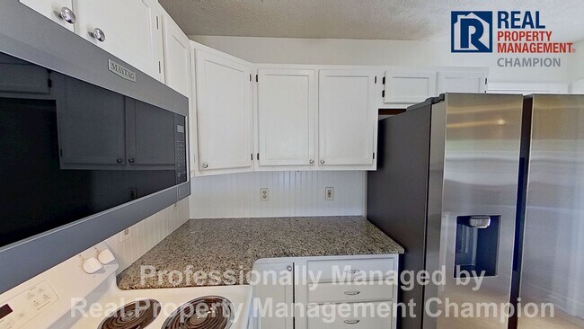 Building Photo - Freshly Updated 3 BD/2 BA Home with Garage, Fenced Yard Near Smith Creek Park