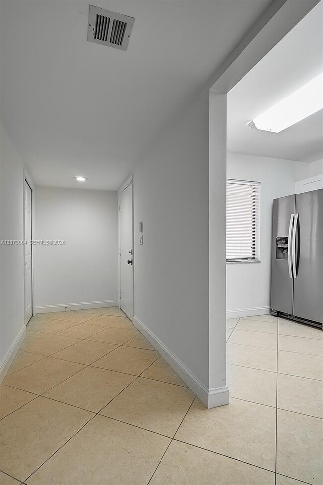 Building Photo - 231 Lakeview Dr