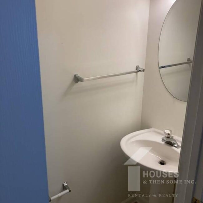 Building Photo - 304 Canewood Pl