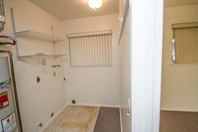 Building Photo - This lovely North Oxnard 4 bedroom 2 bath home with Vintage Oxnard Vides!!! COMING SOON