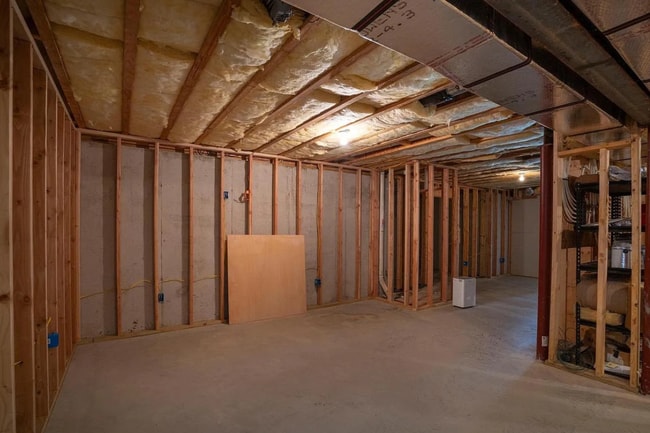 Building Photo - 4 Bedroom House For Rent