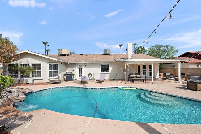 Building Photo - 4329 E Cherokee St