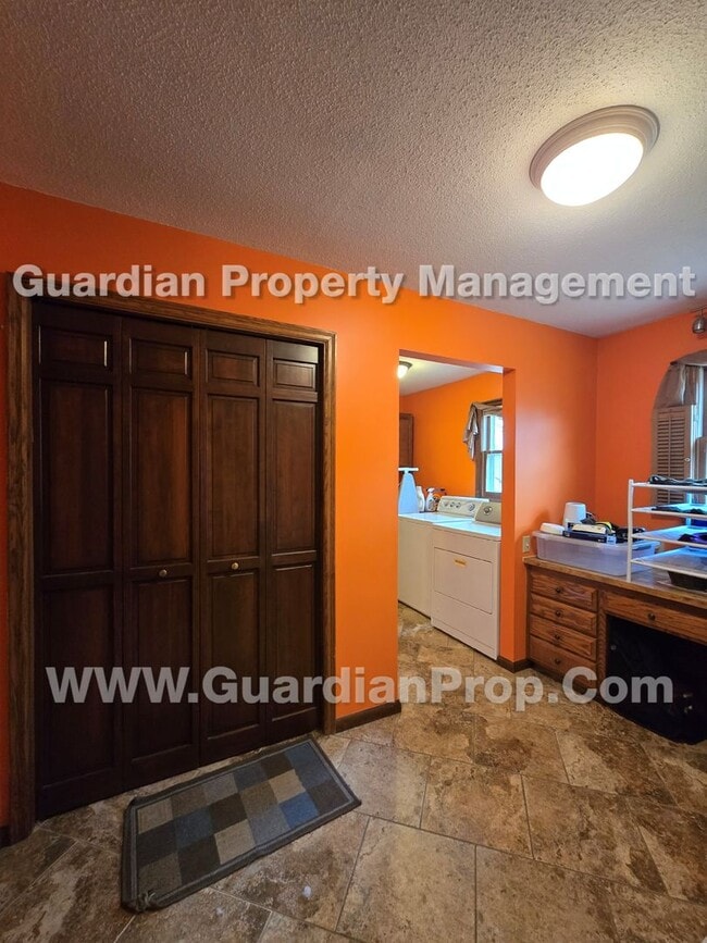 Building Photo - Coming Soon! Large Single-Family Home in Crystal, Owner suite W/ private balcony. 2nd deck and wa...