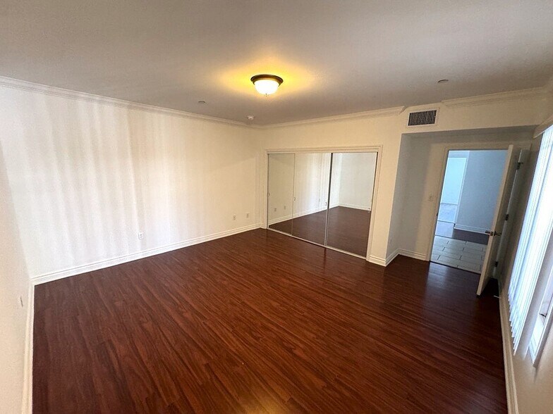 Building Photo - 11848 Kiowa Ave