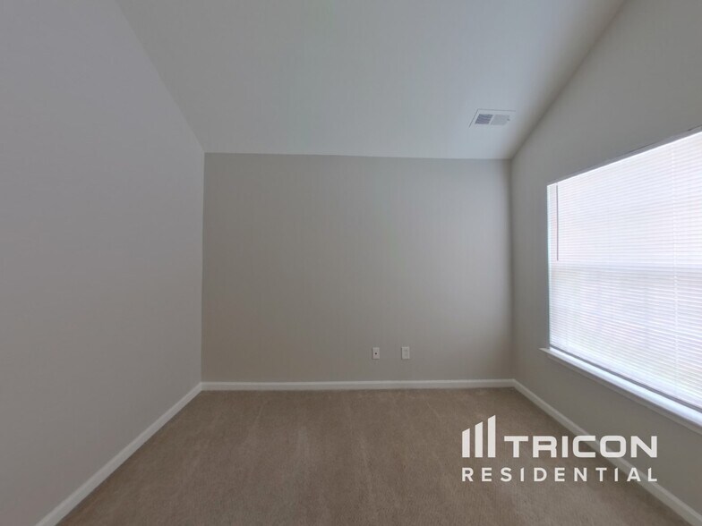 Building Photo - 1392 Zered Pl NW