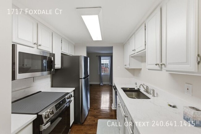 Building Photo - 1717 Foxdale Ct