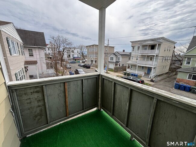 Building Photo - 182 Sheridan St