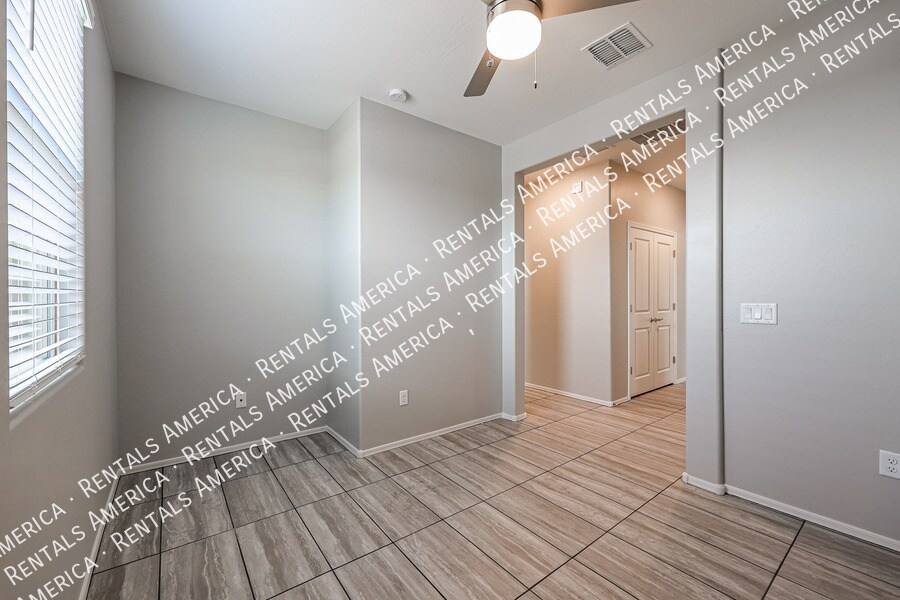 Building Photo - 1548 E Chaparral Pl