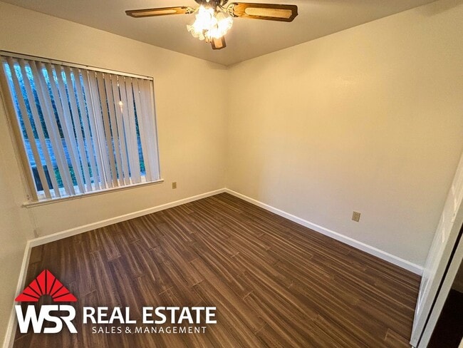 Building Photo - Spacious 5 Bedroom Home Near Victoria Ave with Easy Freeway Access