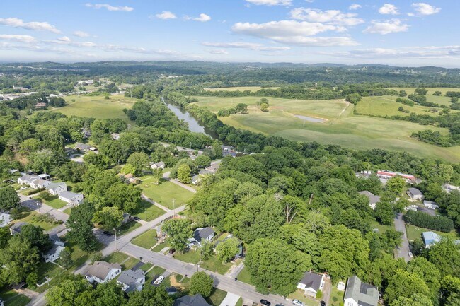 Building Photo - Beautiful home just north of downtown Columbia. Located on a quiet street. 3 Bed 1 Bath. Availabl...