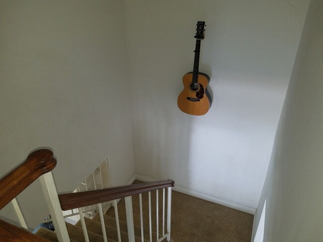 Building Photo - 4 bedrooms