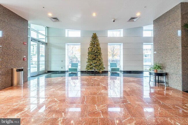 Building Photo - 901 N Penn St