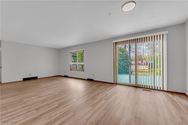 Building Photo - 1021 Larchview Dr