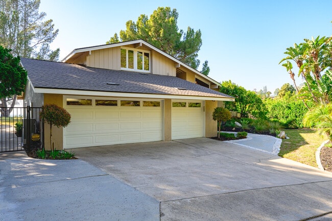 Building Photo - 10961 Limetree Dr