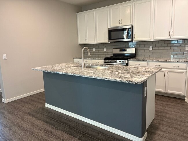 Building Photo - Northwest 3 Bedroom