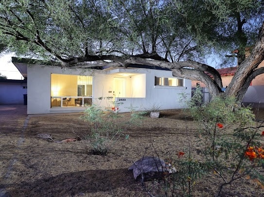 Building Photo - 2039 E 8th St