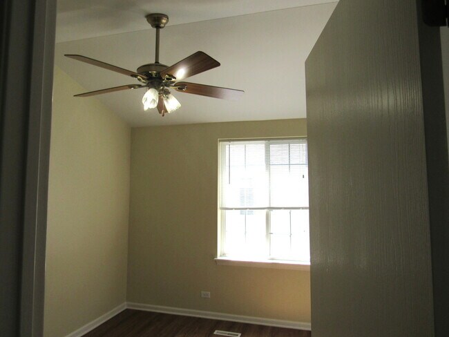 Building Photo - 255 W Treehouse Ln