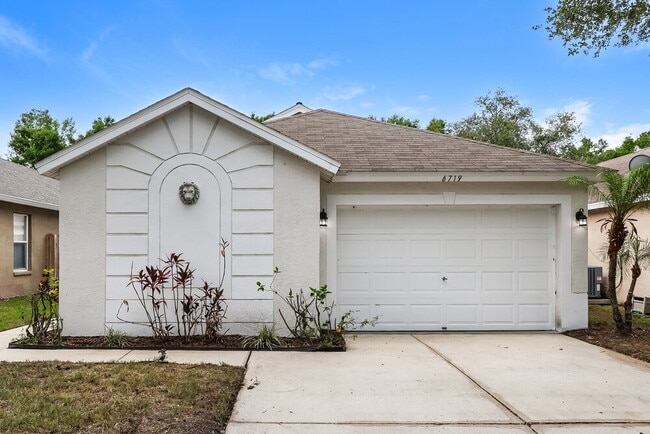 Building Photo - 6719 Summer Cove Dr