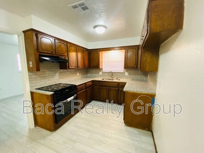 Building Photo - 305 S Fifth Street