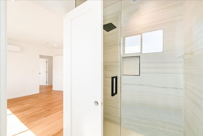 Building Photo - 652 Hayworth Ave