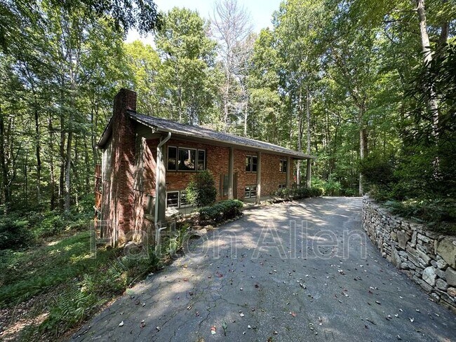 Building Photo - 9 Ravenwood Ln