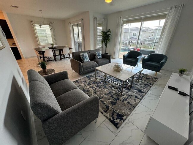 Building Photo - 9235 Sommerset Hills Dr