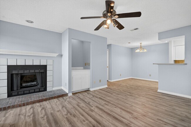 Building Photo - 10200 Belle Rive Blvd