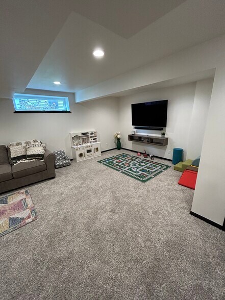 Building Photo - 5370 Little Bluestem Dr