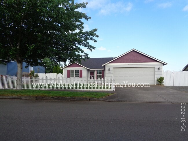 Primary Photo - 405 Lavender St