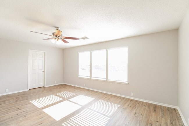 Building Photo - 2715 Feather Green Trail