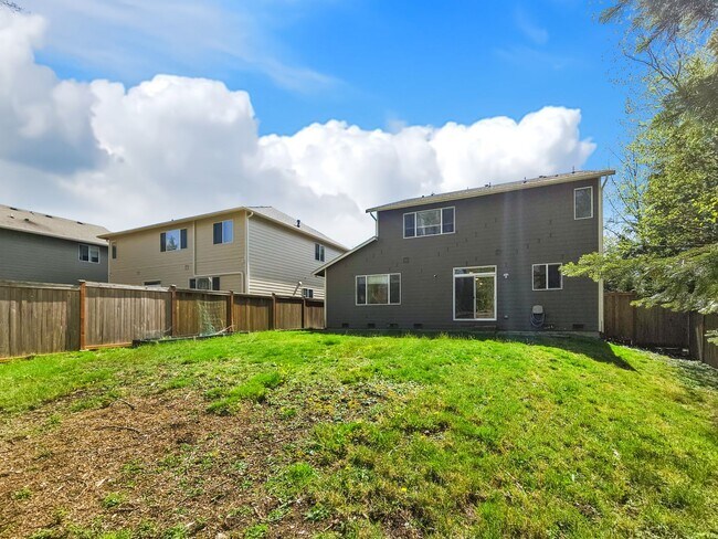 Building Photo - 5BR/3BA End Unit with Greenbelt View in Lynnwood