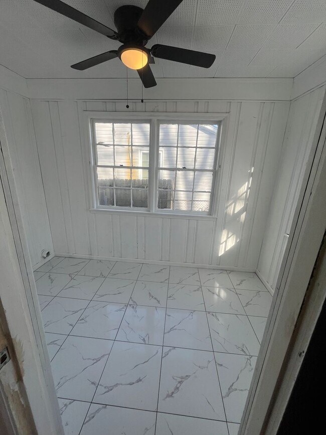 Building Photo - Spacious 2 bedroom 1 bath home for lease