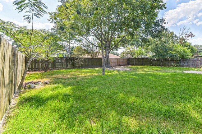 Building Photo - 5347 Lincoln Green Dr