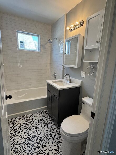 Building Photo - 162 Fox St