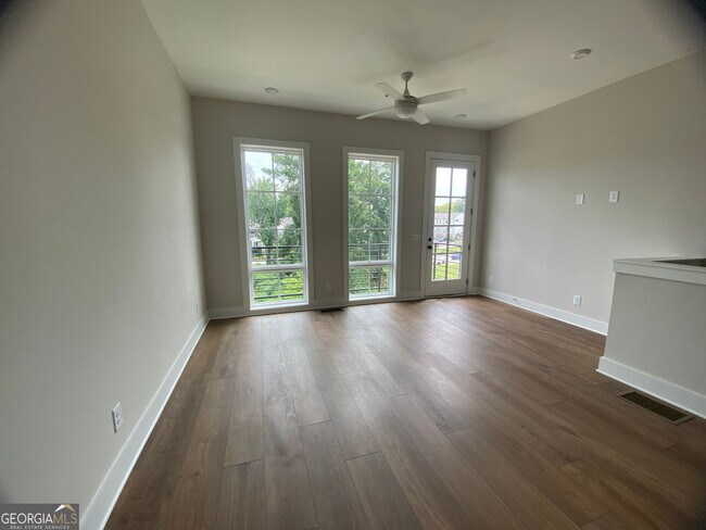 Building Photo - 1295 Longreen Ter NW