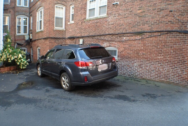 Building Photo - 22 Parkway Rd