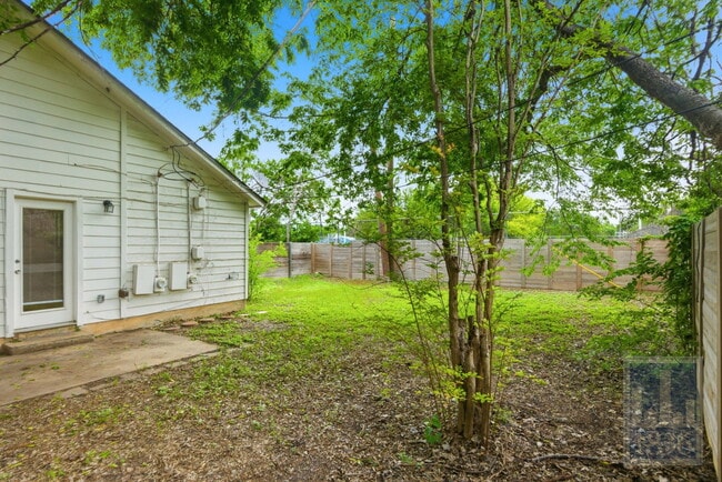 Building Photo - 13305 Waverly Ct