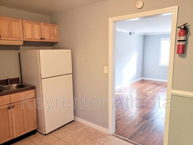 Building Photo - 1596 Line Cir