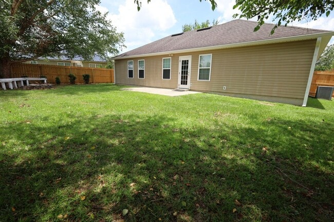 Building Photo - 5313 Vine Dr