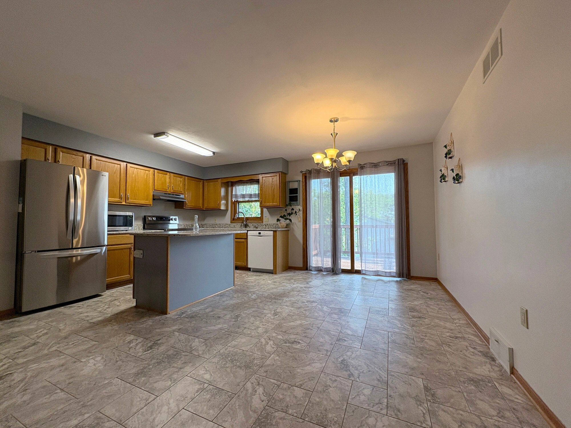 Building Photo - 6214 Adobe Way