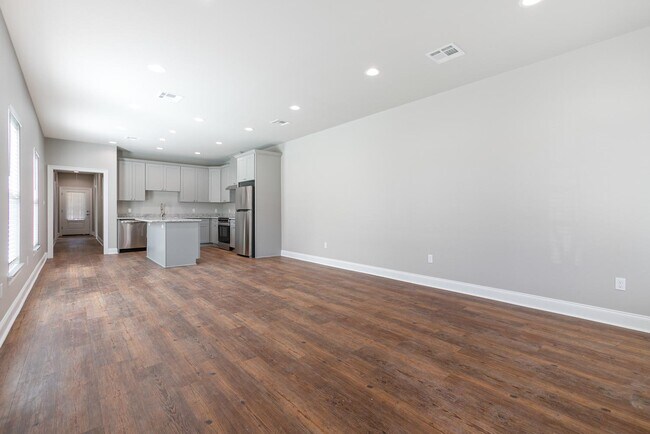 Building Photo - 518 Main St