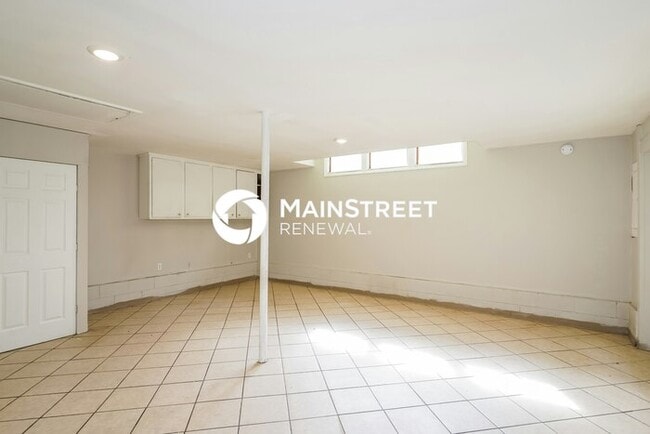 Building Photo - 3 Bedroom Pet-Friendly Home in HENDERSONVILLE, TN with Main Street Renewal