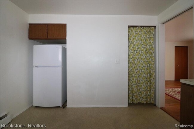 Building Photo - 2 Glendale Dr