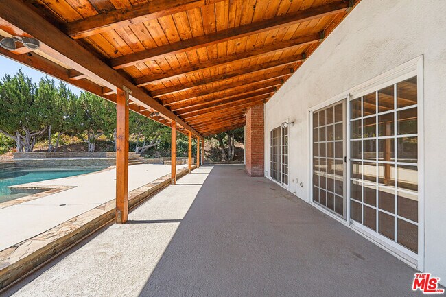 Building Photo - 6040 Pat Ave
